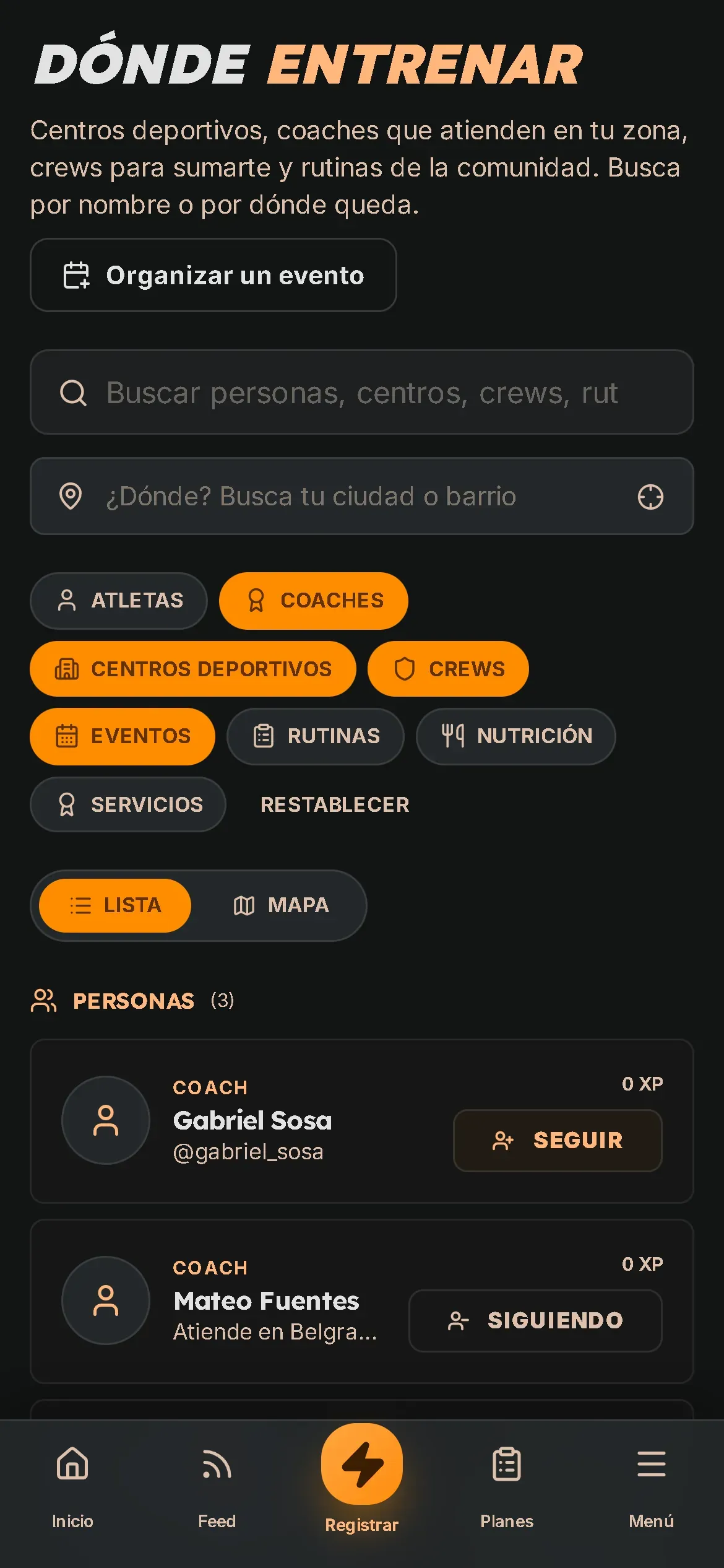 Descubrir, «Dónde entrenar»: buscador, filtros por tipo (atletas, coaches, centros deportivos, crews, eventos, rutinas) y la lista de coaches.